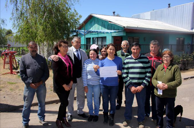 vecinos-de-quilpoco-de-rauco-recibieron-fondos-para-mejorar-fosa